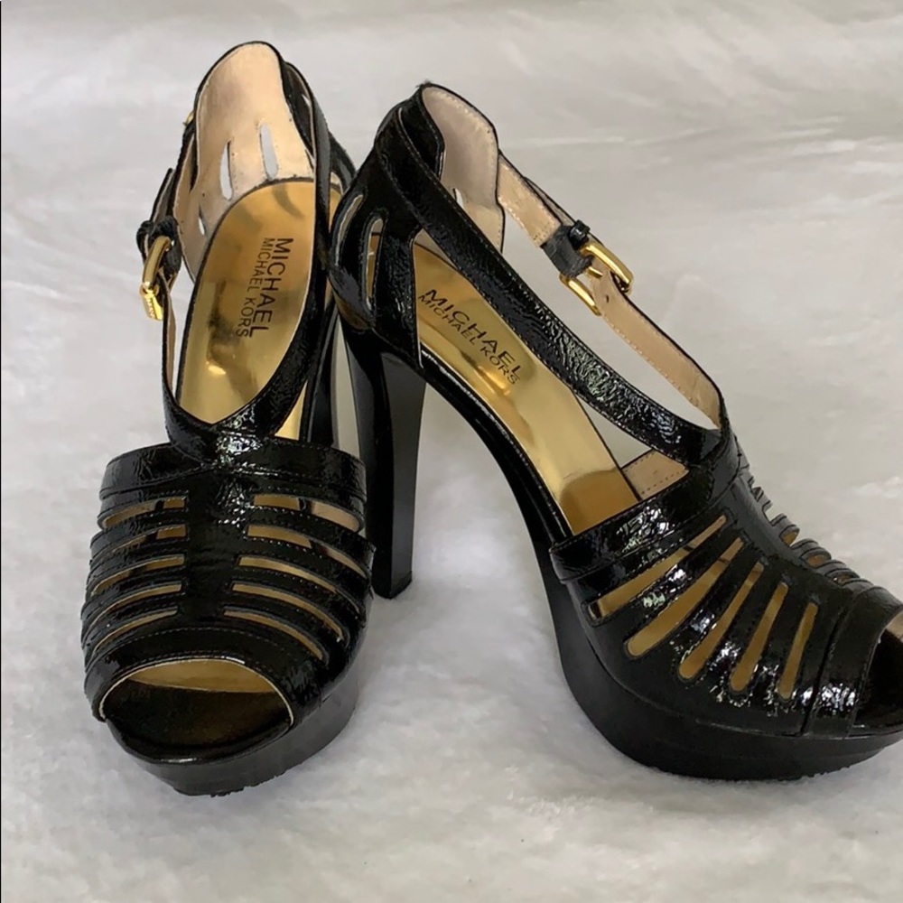 EUC- Michael Kors Patent Leather Platform Sandal